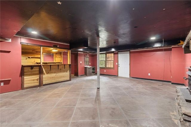 18 Swan SE Circle, White, GA 30184