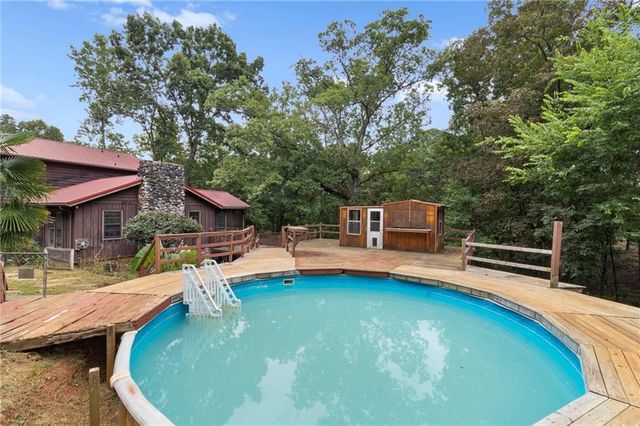 18 Swan SE Circle, White, GA 30184