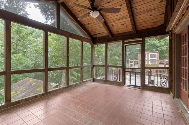 18 Swan SE Circle, White, GA 30184