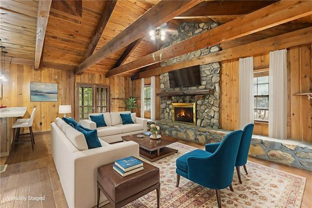 18 Swan SE Circle, White, GA 30184