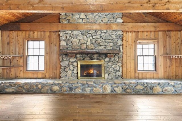 18 Swan SE Circle, White, GA 30184