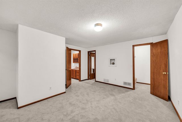 9413 E Bluestem St, Wichita, KS 67207