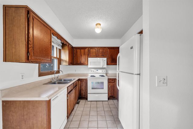 9413 E Bluestem St, Wichita, KS 67207