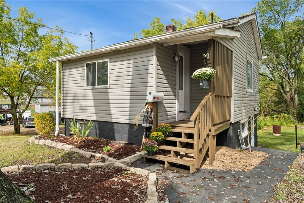 931 Wildlife Lodge Rd, Lower Burrell, PA 15068