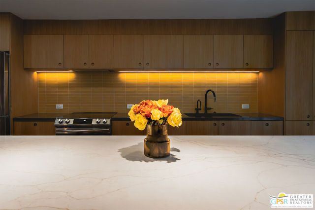 2727 S Sierra Madre 3, Palm Springs, CA 92264