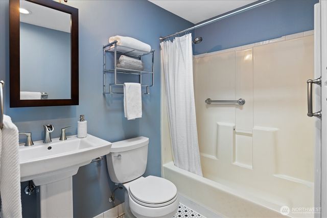 4907 184TH Place SW, Lynnwood, WA 98037