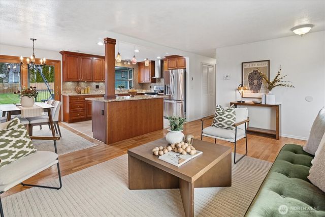 4907 184TH Place SW, Lynnwood, WA 98037