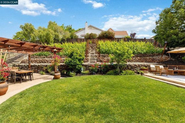 5375 Fernbank Dr, Concord, CA 94521