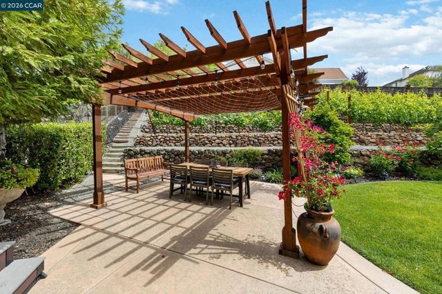 5375 Fernbank Dr, Concord, CA 94521