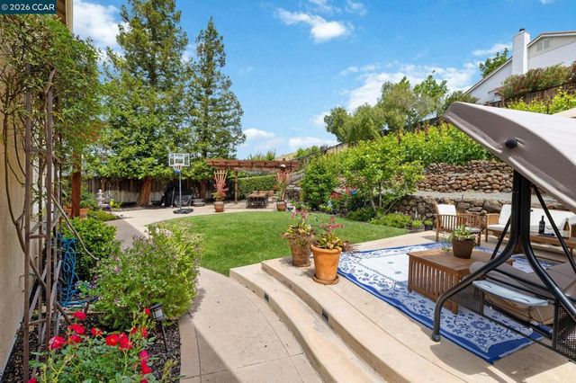 5375 Fernbank Dr, Concord, CA 94521