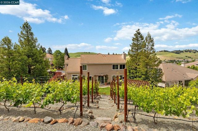 5375 Fernbank Dr, Concord, CA 94521