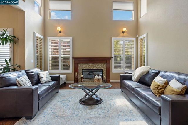 5375 Fernbank Dr, Concord, CA 94521