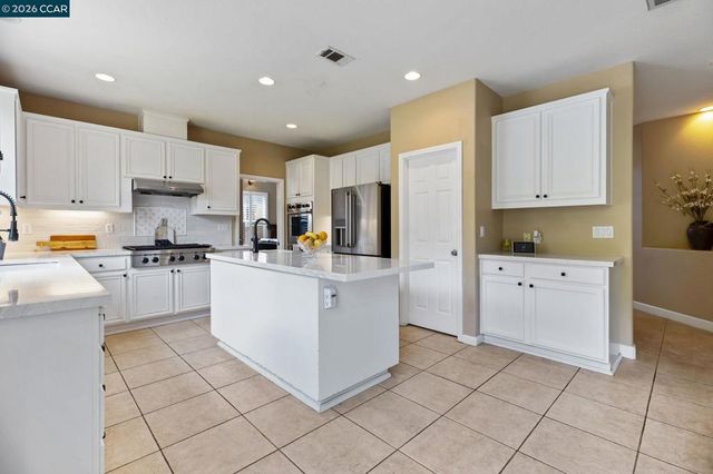 5375 Fernbank Dr, Concord, CA 94521