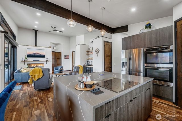 12516 Kapowsin Highlands Drive E, Graham, WA 98338