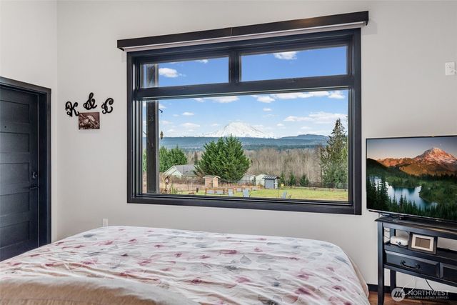 12516 Kapowsin Highlands Drive E, Graham, WA 98338