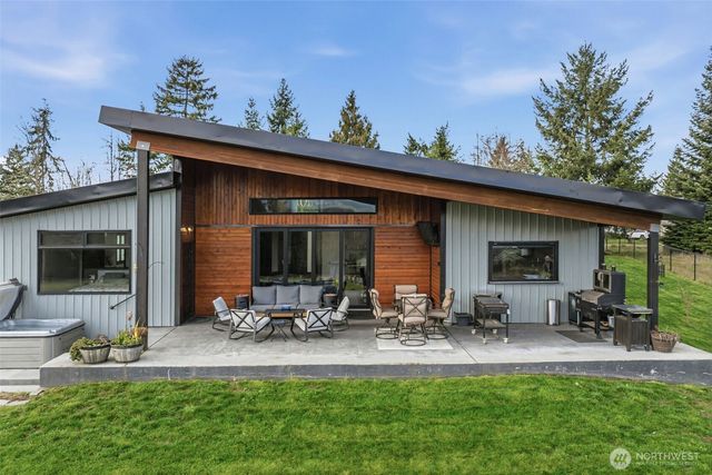 12516 Kapowsin Highlands Drive E, Graham, WA 98338