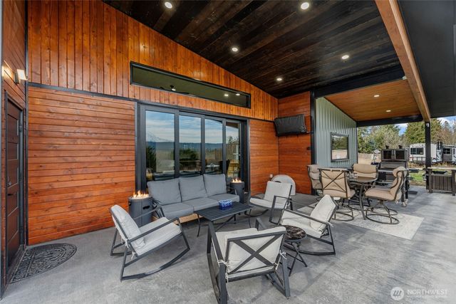 12516 Kapowsin Highlands Drive E, Graham, WA 98338