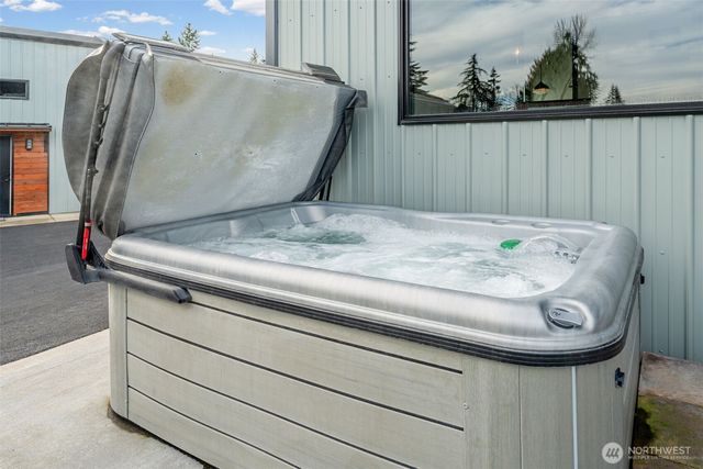 12516 Kapowsin Highlands Drive E, Graham, WA 98338