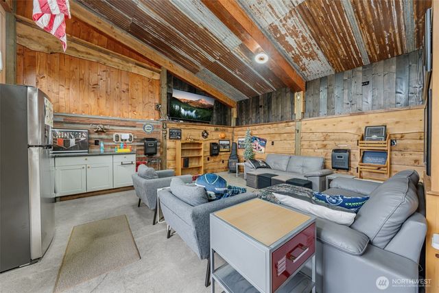 12516 Kapowsin Highlands Drive E, Graham, WA 98338