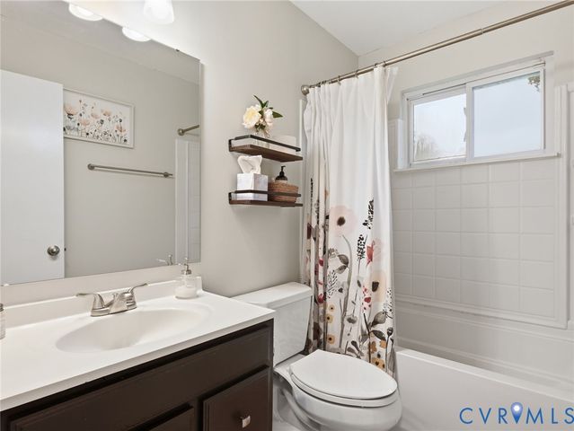 7707 Woodbrook Rd, Quinton, VA 23141
