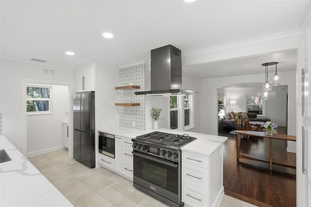 2430 14TH STREET N, St Petersburg, FL 33704