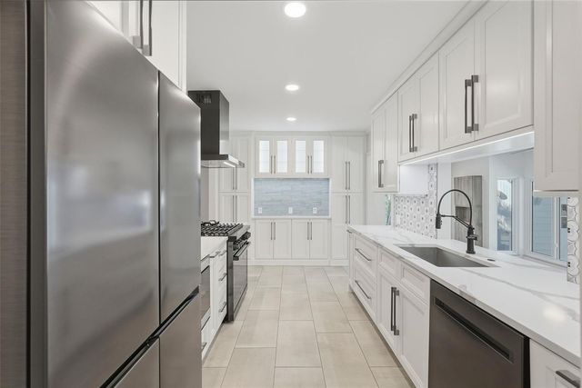 2430 14TH STREET N, St Petersburg, FL 33704