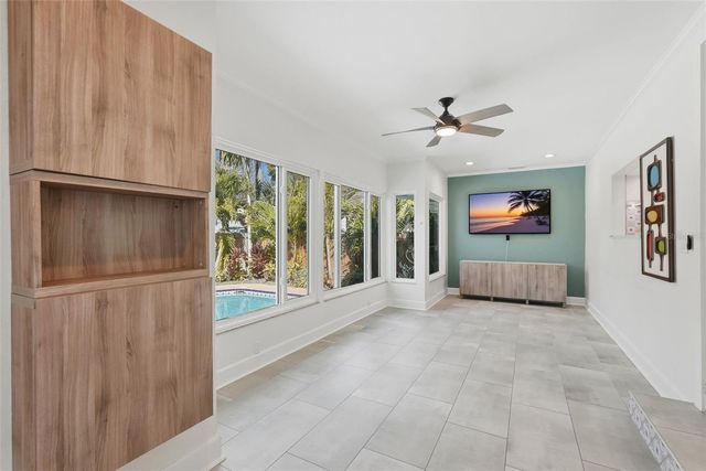 2430 14TH STREET N, St Petersburg, FL 33704