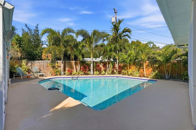 2430 14TH STREET N, St Petersburg, FL 33704