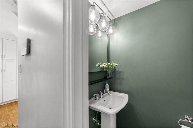 21975 Calverton Road, Shaker Heights, OH 44122