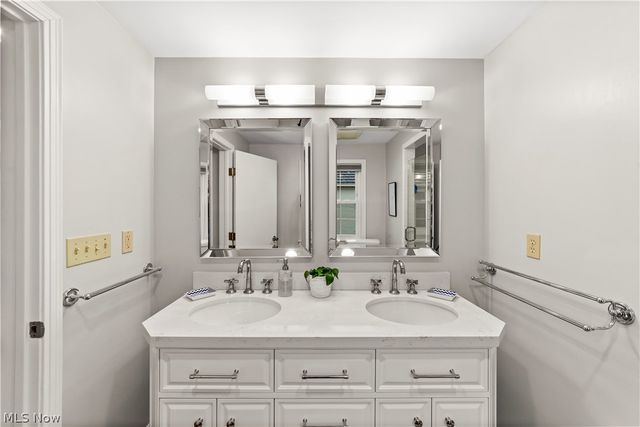 21975 Calverton Road, Shaker Heights, OH 44122