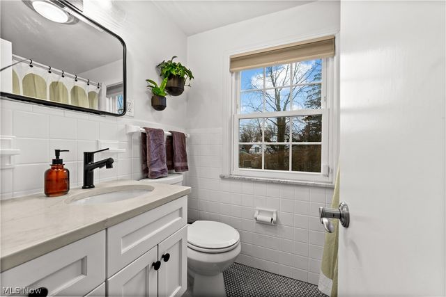 21975 Calverton Road, Shaker Heights, OH 44122