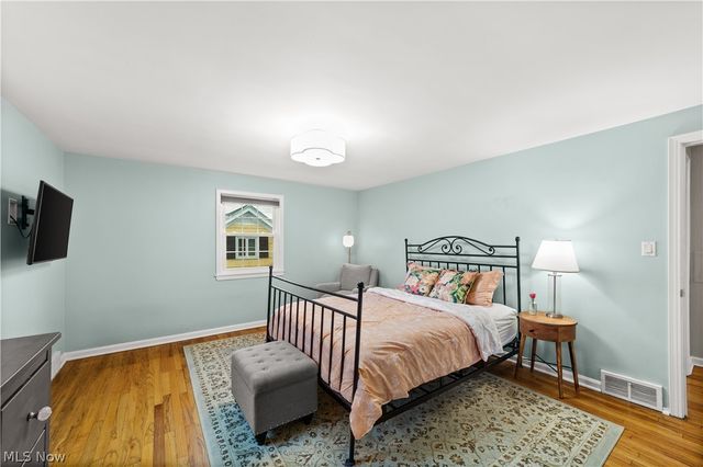 21975 Calverton Road, Shaker Heights, OH 44122