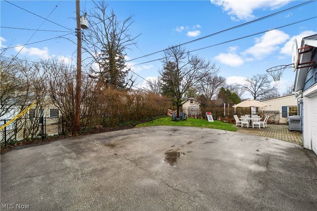 21975 Calverton Road, Shaker Heights, OH 44122