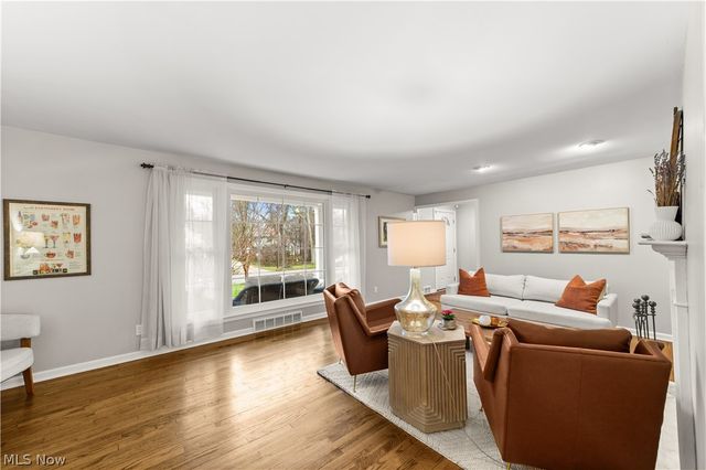 21975 Calverton Road, Shaker Heights, OH 44122