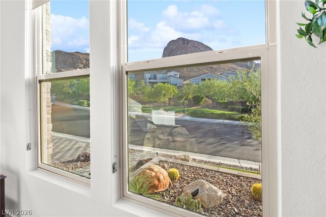 1948 Regal Bluff Drive, Henderson, NV 89052