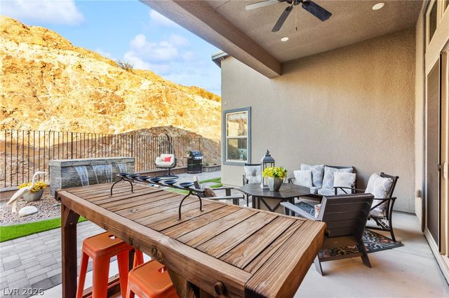 1948 Regal Bluff Drive, Henderson, NV 89052