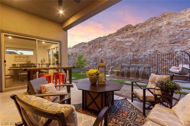 1948 Regal Bluff Drive, Henderson, NV 89052