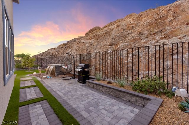 1948 Regal Bluff Drive, Henderson, NV 89052