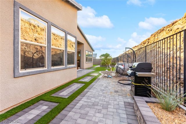 1948 Regal Bluff Drive, Henderson, NV 89052