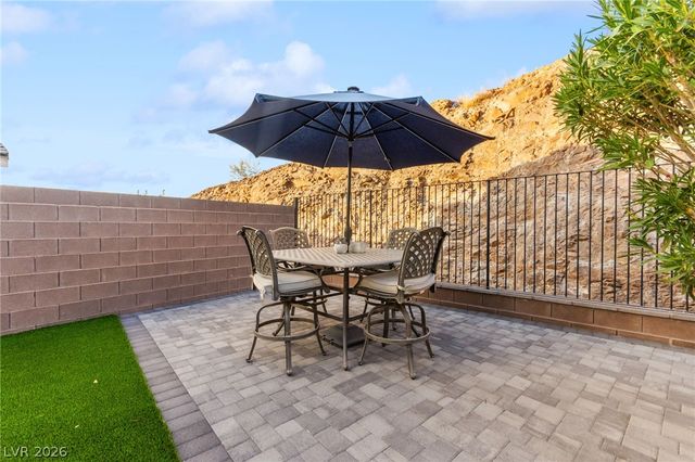 1948 Regal Bluff Drive, Henderson, NV 89052
