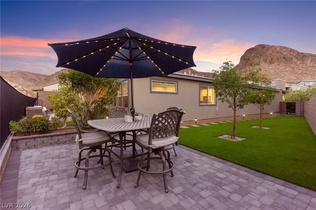 1948 Regal Bluff Drive, Henderson, NV 89052