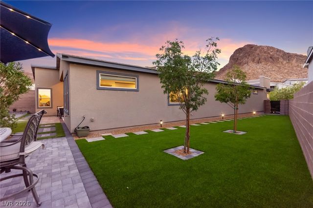1948 Regal Bluff Drive, Henderson, NV 89052