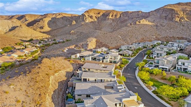 1948 Regal Bluff Drive, Henderson, NV 89052