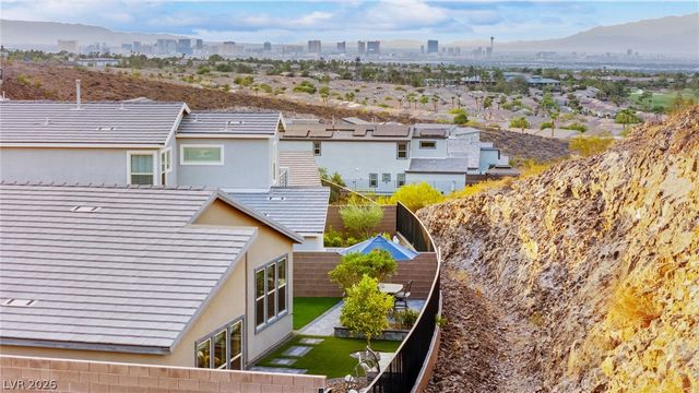 1948 Regal Bluff Drive, Henderson, NV 89052