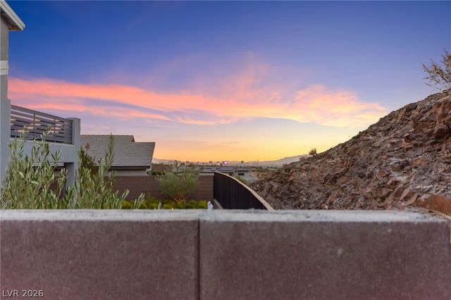1948 Regal Bluff Drive, Henderson, NV 89052