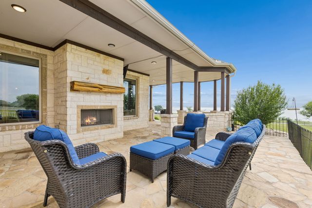 2009 Lakeshore Drive, Cleburne, TX 76033