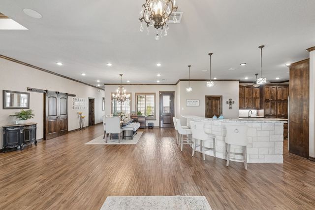 2009 Lakeshore Drive, Cleburne, TX 76033