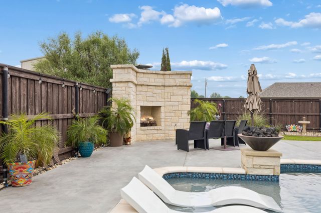 2009 Lakeshore Drive, Cleburne, TX 76033