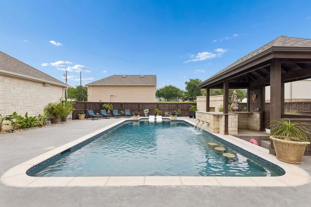 2009 Lakeshore Drive, Cleburne, TX 76033