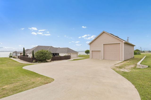 2009 Lakeshore Drive, Cleburne, TX 76033